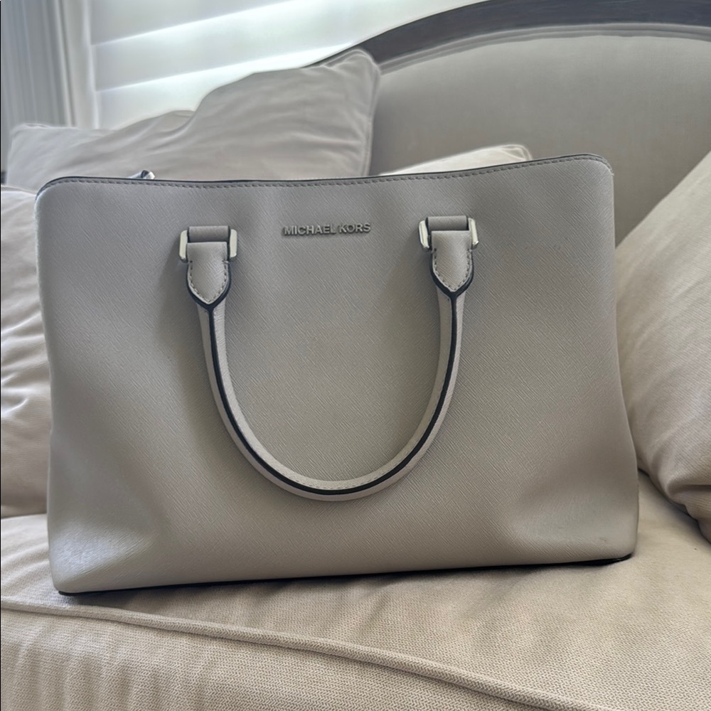 Michael Kors Gray Tote Bag with Structured Design